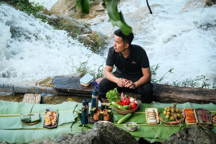 Thác Bản Ba cũng là địa điểm lý tưởng để du khách tổ chức picnic, ăn uống. Ảnh: Vũ Thùy Dương.