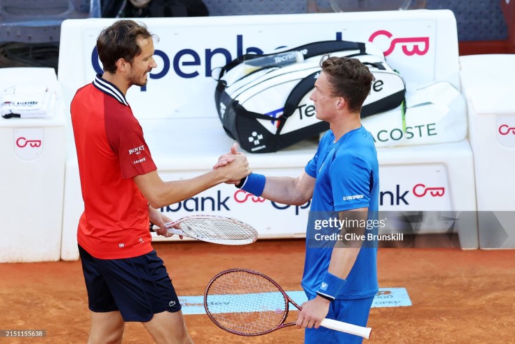 Video tennis Medvedev - Lehecka: Sự cố bất ngờ, lần đầu vào bán kết (Madrid Open)