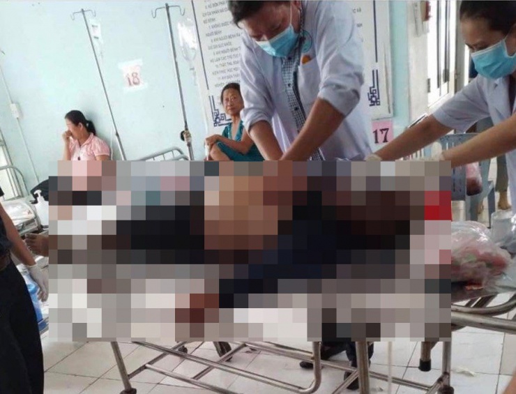 Nạn nhân bị sét đánh tử vong trước khi được đưa vào bệnh viện cấp cứu. Ảnh: CTV