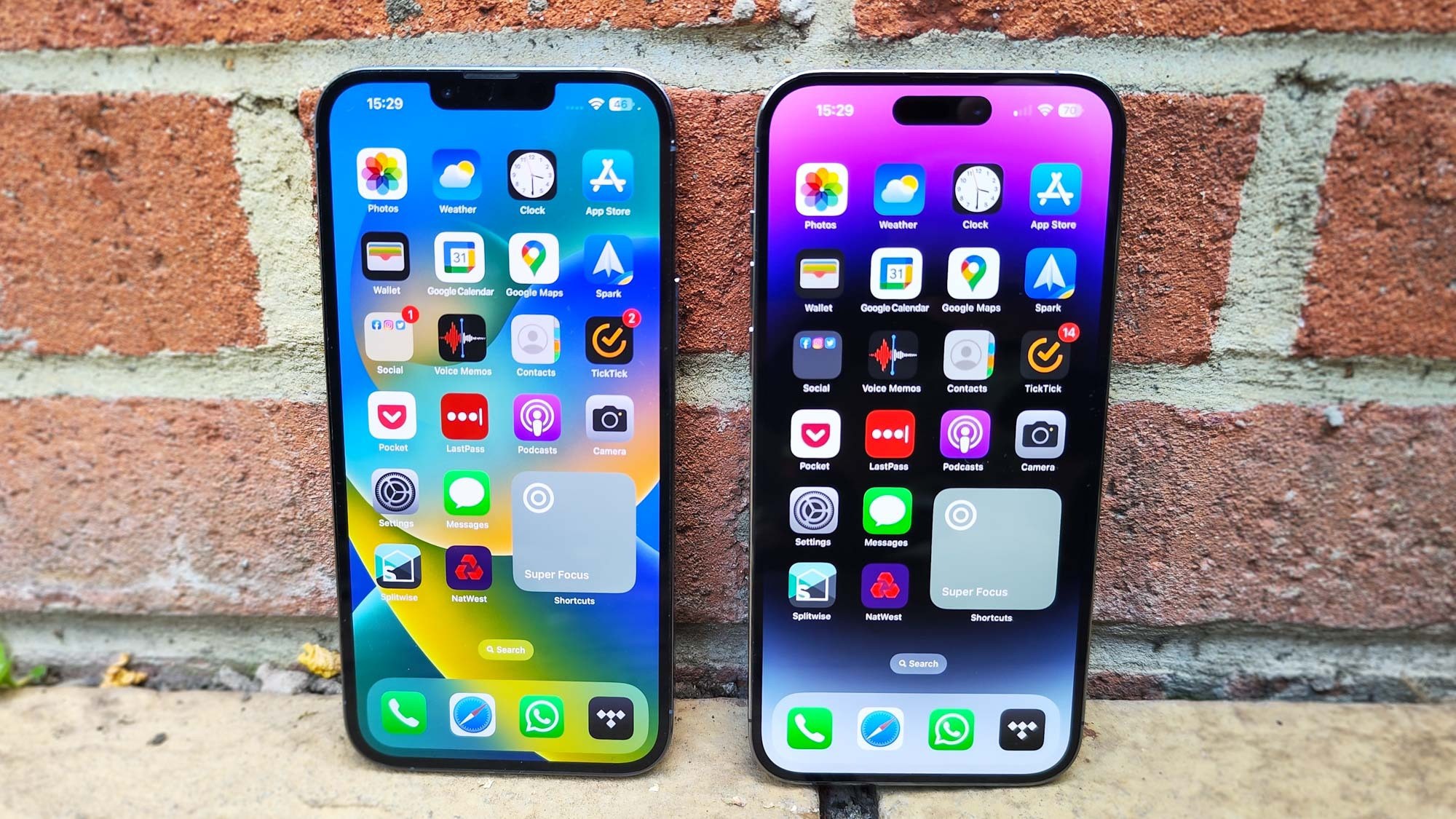 3 iPhone đẹp nhất, giá tốt đáng mua năm 2024 - 3