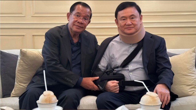 &Ocirc;ng Hun Sen &#273;&#7871;n nh&agrave; ri&ecirc;ng th&#259;m &ocirc;ng Thaksin trong ng&agrave;y 21-2. &#7842;nh: Facebook