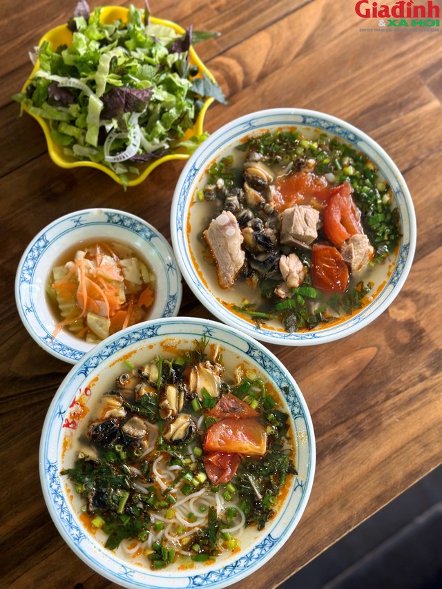 Bún ốc Hà Nội.