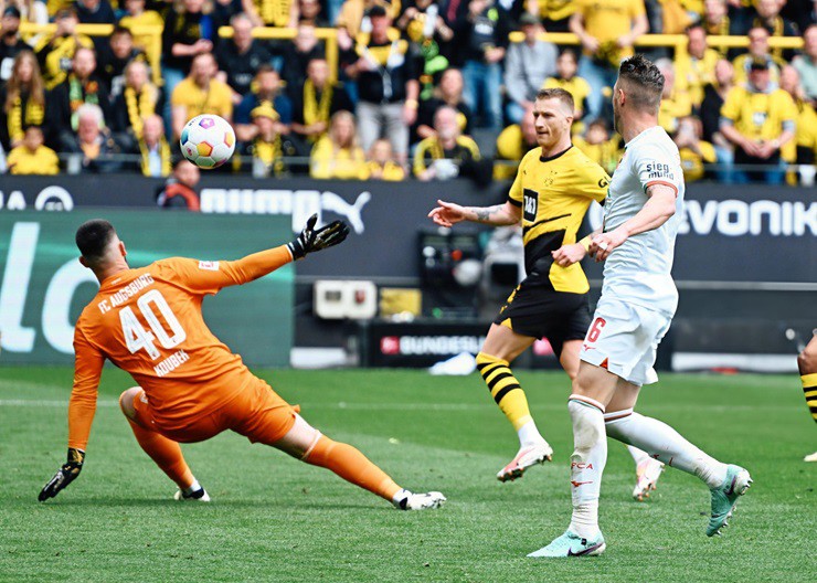 Reus tỏa sáng rực rỡ giúp Dortmund thắng đậm&nbsp;Augsburg