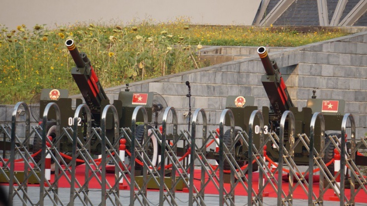 Dàn đại pháo đã được bắn thử từ ngày 23-4, mỗi ngày bốn lần bằng các liều mồi (đạn bắn thử), sau đó sẽ bắn tại các buổi sơ duyệt và tổng duyệt theo kế hoạch chung của Bộ Quốc phòng. Ảnh: Xuân Nguyễn