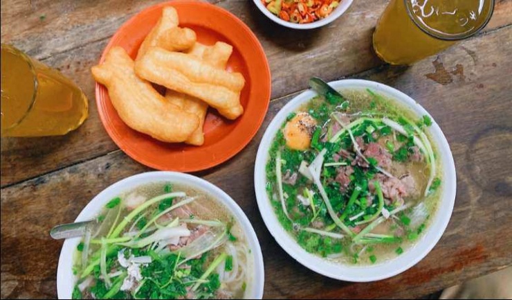 Phở Bát Đàn với màu sắc hấp dẫn, ngon mắt ( Ảnh: Hạ Linh )