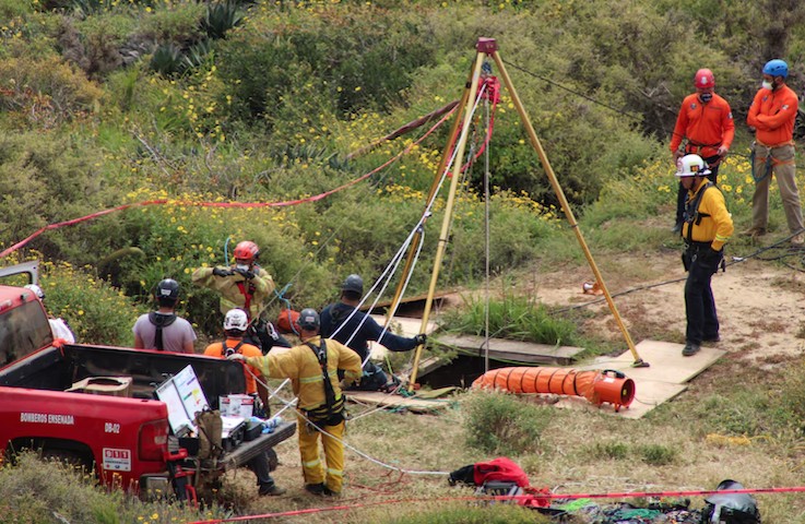 Các thi thể được tìm thấy dưới một cái giếng sâu hơn 15 mét ở Ensenada. Ảnh: Reuters