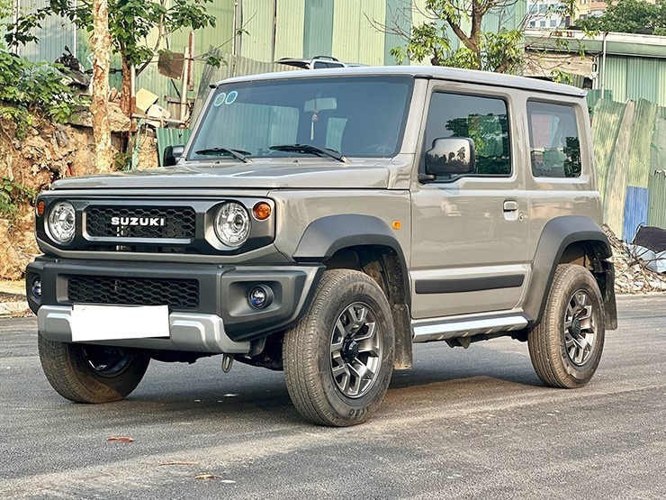 Suzuki Jimny đầu tiên tại Việt Nam lên sàn xe cũ, giá đắt hơn mua mới - 2