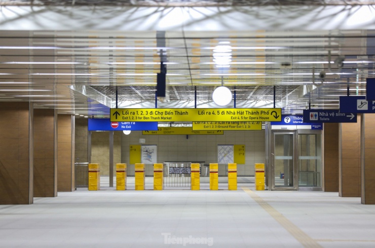 Ga ngầm Nhà hát TP là nhà ga số 2 trong tổng số 14 nhà ga của tuyến metro số 1 Bến Thành - Suối Tiên, đã hoàn thành 100% khối lượng. Nhà ga được thiết kế ngầm dài 190m, rộng 26m gồm 4 tầng.