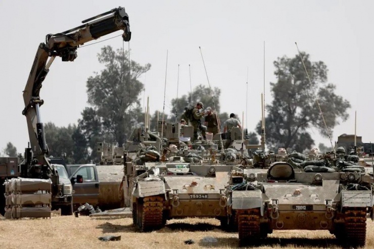 Phương tiện chiến đấu của Israel gần TP Rafah (nam Gaza). Ảnh: EPA