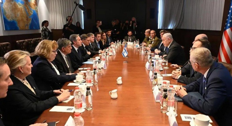 Thủ tướng Israel Benjamin Netanyahu cùng phái đoàn Israel (phải) thảo luận với phái đoàn Mỹ do Ngoại trưởng Mỹ Antony Blinken dẫn đầu tại Jerusalem vào ngày 1-5. Ảnh: VĂN PHÒNG BÁO CHÍ CHÍNH PHỦ ISRAEL