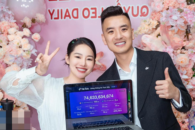 Thực hư chuyện vợ chồng TikToker ở Hà Nội livestream doanh thu 100 tỷ