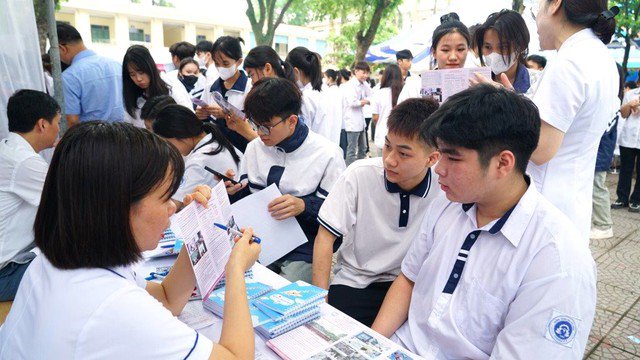 Cấm trường đại học yêu cầu thí sinh xác nhận nhập học sớm, thu phí ‘giữ chỗ’- Ảnh 1.