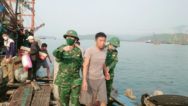 Vụ 4 tàu cá Quảng Bình chìm trên biển: Đã có người tử vong, 11 người vẫn mất tích - 3