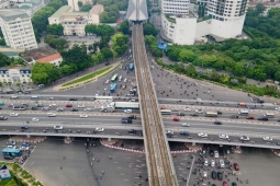 Hà Nội: Giao thông khác lạ tại nút giao Mai Dịch sau khi thông xe cầu vượt thép