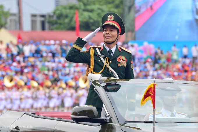 Khối Quân kỳ do đồng chí Trung tướng Nguyễn Trọng Bình, Phó Tổng Tham Mưu trưởng Quân đội nhân dân Việt Nam chỉ huy. Ảnh:&nbsp;Giang Huy