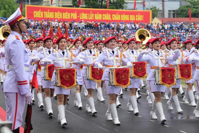 Khối nữ Quân nhạc Việt Nam cùng với những âm thanh hùng tráng, ngân vang, đang tiến vào Lễ đài. Ảnh:&nbsp;Giang Huy