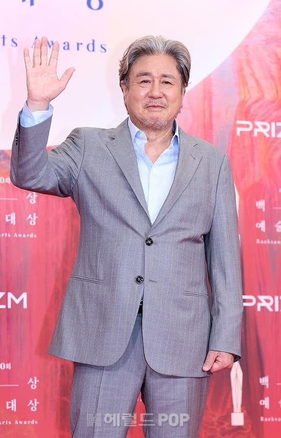 Choi Min Sik của "Quật mộ trùng ma"
cũng có mặt