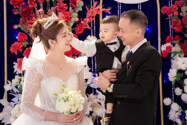 Cưới chồng nhiều tuổi hơn mẹ đẻ, cô gái Lào Cai có cuộc hôn nhân bất ngờ