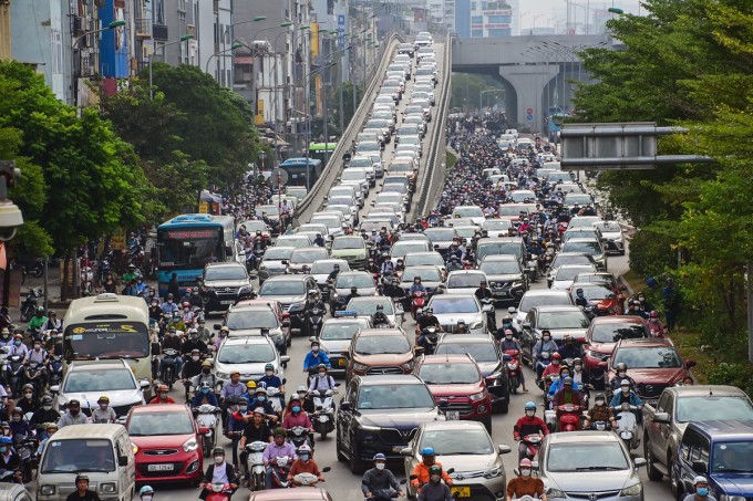 Việc xây dựng đường vành đai 2 trên cao và dưới thấp đoạn Ngã Tư Sở - Cầu Giấy nhằm giảm tải áp lực giao thông cho nút giao Ngã Tư Sở hiện thường xuyên ùn tắc. Ảnh: Giang Huy