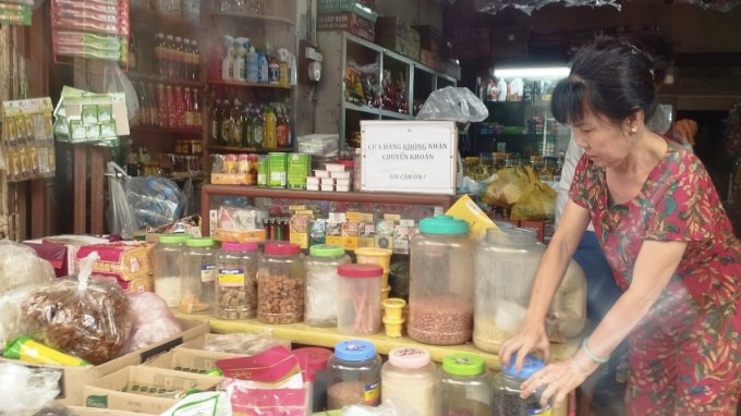Một cửa hàng bán đồ khô tại quận Ngô Quyền, Hải Phòng dán biển thông báo 
