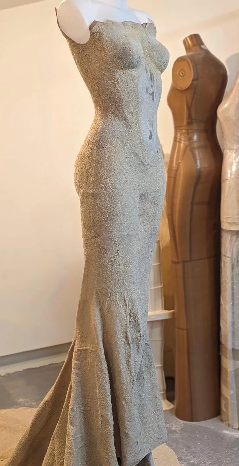 Cận cảnh chất liệu, thiết kế váy được Tyla diện ở Met Gala năm nay.