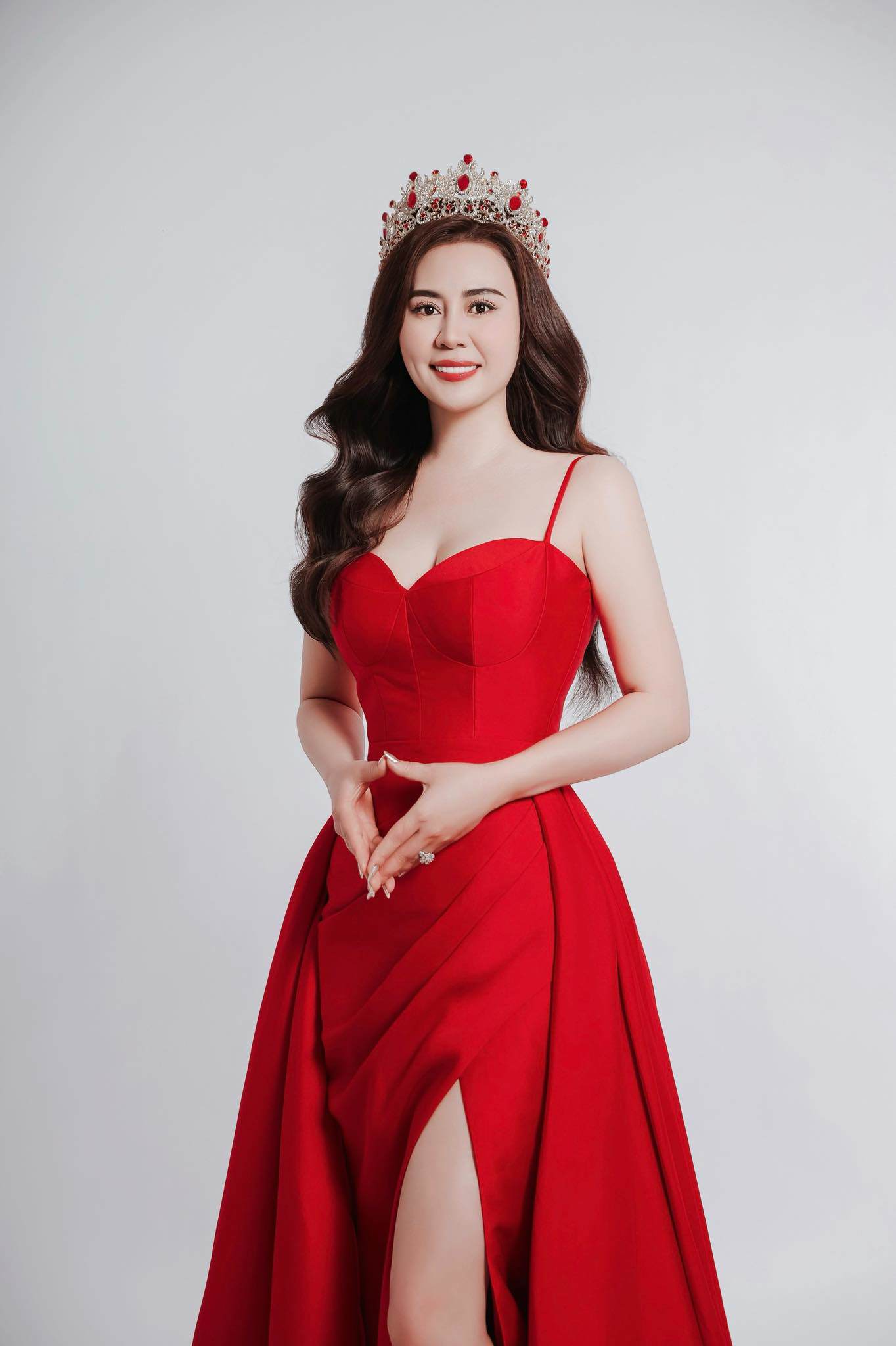 Đây là lần đầu tiên cuộc thi Mrs Earth Vietnam 2024 được tổ chức tại Việt Nam do Hoa hậu Phan Kim Oanh làm chủ tịch - trưởng ban giám khảo cuộc thi. Chung kết sẽ được diễn ra ngày 30/6 tới đây. Tại Nhà hát Lớn, Hà Nội.