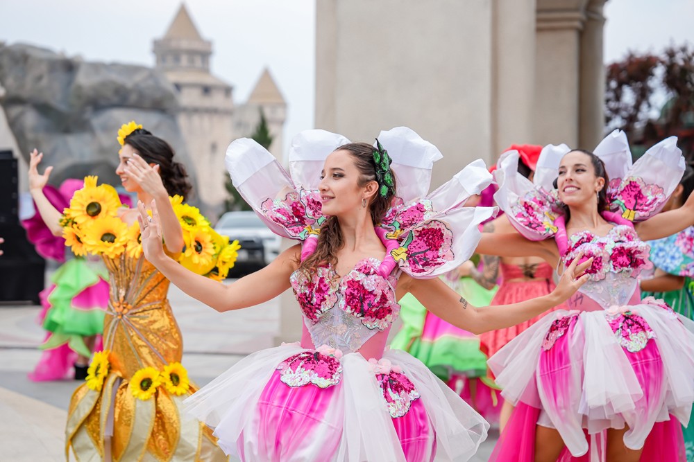 Nhiều tên tuổi lớn sẽ góp mặt trong các show diễn mùa hè tại Ba Na Hills