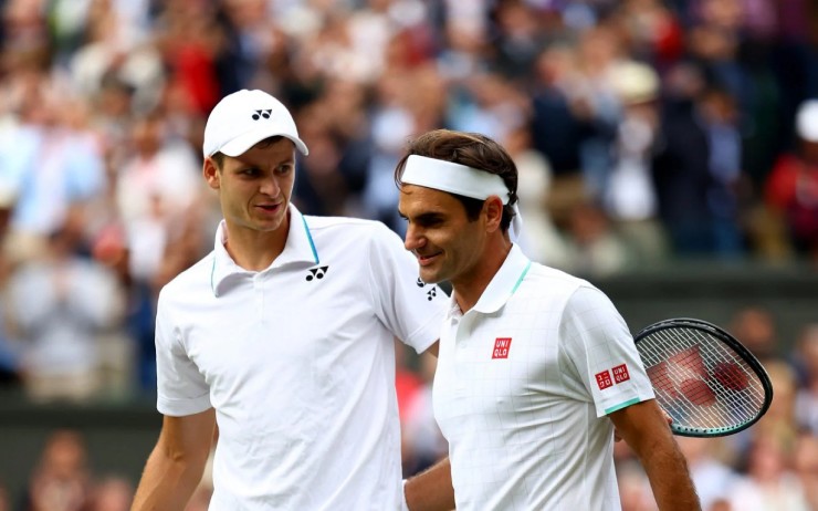 Hurkacz (trái) là tay vợt cuối cùng sự nghiệp ATP của Federer