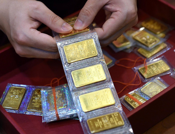 Giá vàng miếng SJC tiến gần mốc 89 triệu đồng/lượng bất chấp giá vàng thế giới quay đầu giảm