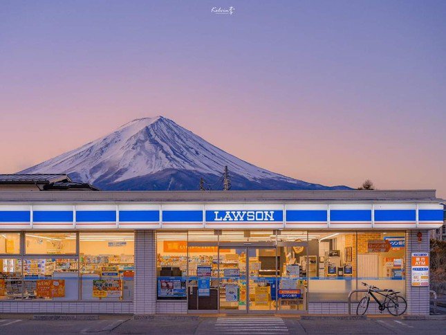 Tọa độ check-in chụp ảnh nổi tiếng ở Nhật dựng rào chắn tầm nhìn ra núi Phú Sĩ