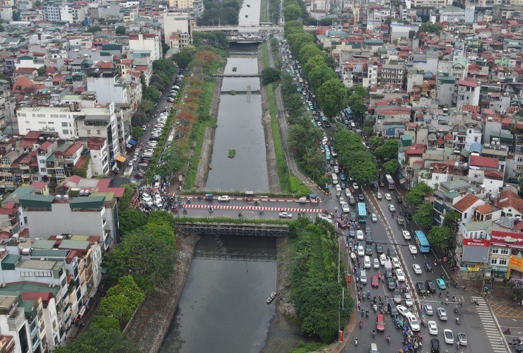 Hà Nội đang xem xét cải tạo, mở rộng đường Láng và làm đường trên cao nối trục vành đai 2. 