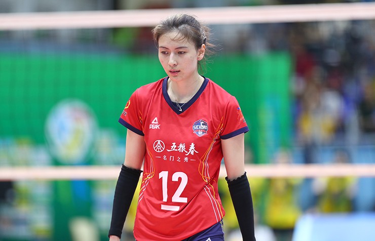 Miao Yiwen là cái tên nhận được nhiều sự chú ý nhất trong đội hình thi đấu của CLB Tứ Xuyên (Trung Quốc) so tài với LPBank Ninh Bình ở trận mở màn bảng B giải bóng chuyền nữ quốc tế VTV9 Bình Điền 2024 diễn ra chiều ngày 11/5 tại nhà thi đấu tỉnh Đắk Lắk.