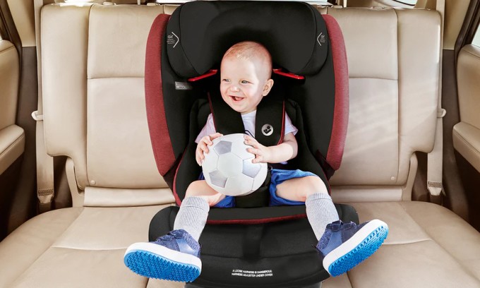 Ghế giữa phía sau là nơi an toàn nhất cho trẻ khi đi ôtô. Ảnh: Baby Mode