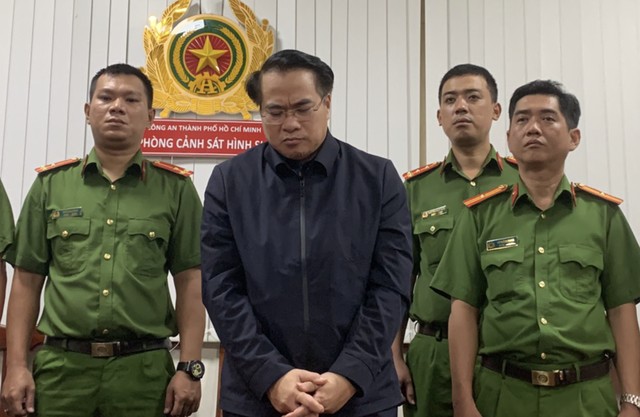 Ông Đặng Việt Hà lúc bị Công an TP HCM bắt