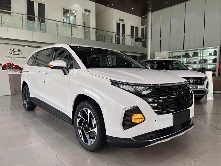 Giá xe Hyundai Custin lăn bánh kèm khuyến mại tháng 5/2024 - 2