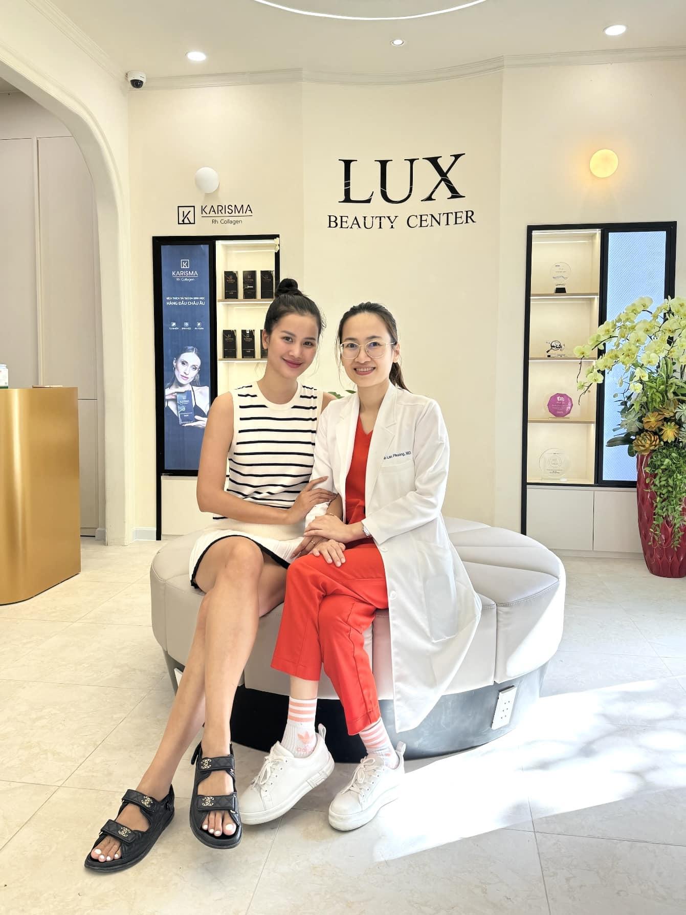 Lux Beauty Center là địa điểm check in của nhiều ngôi sao hạng A nổi tiếng. Hình ảnh là Á hậu Hương Ly cùng Bác sĩ Tô Lan Phương