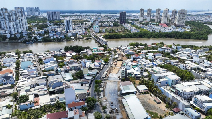 Sau khi hoàn thành, cầu Phước Long sẽ giải quyết tình trạng ùn tắc giao thông tại khu vực, kết nối giao thông thông suốt trên trục đường Phạm Hữu Lầu kết nối quận 7 và huyện Nhà Bè.