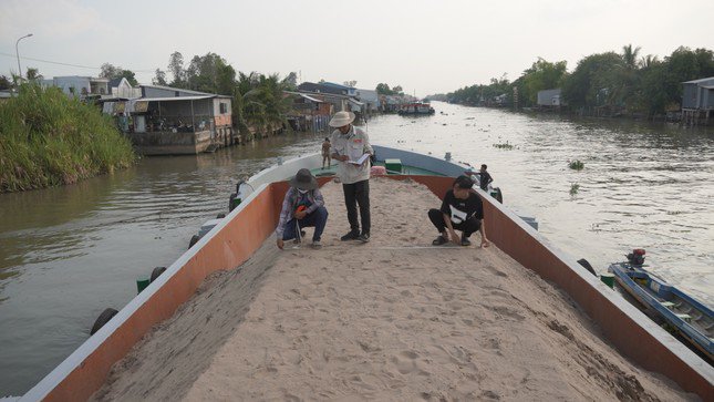 Cát đưa về một số dự án cao tốc qua Cần Thơ.