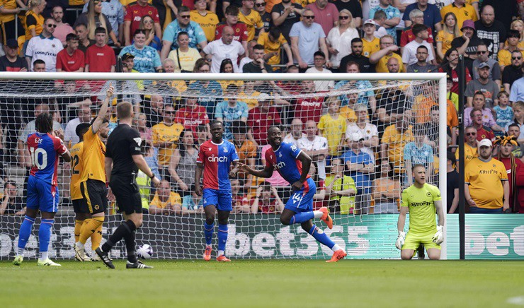 Crystal Palace nối dài mạch thăng hoa