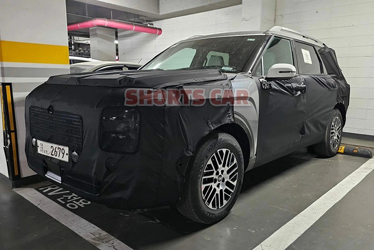 New generation Hyundai Palisade caught in camouflage - 1