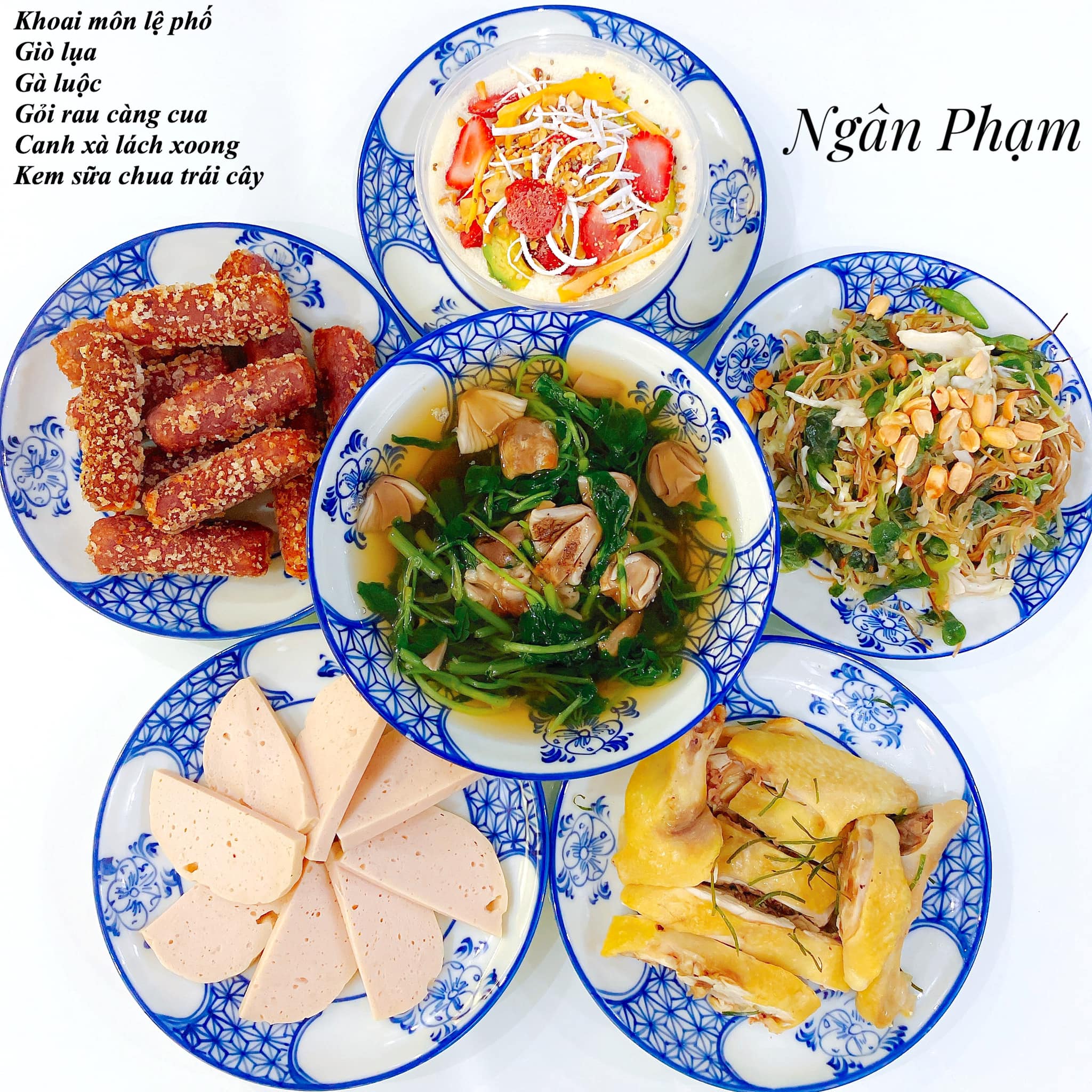 Khoai môn lệ phố + Giò lụa + Gà luộc + Gỏi rau càng cua + canh xà lách xoong + Kem sữa chua trái cây