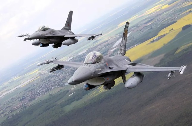 Máy bay chiến đấu F-16 của Không quân Bồ Đào Nha tham gia nhiệm vụ kiểm soát không quân Baltic của NATO trên không phận Litva gần Siauliai, ngày 23/5/2023. Ảnh: Getty Images.