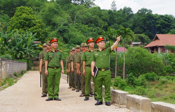 Tuần tra, kiểm soát đảm bảo an ninh, trật tự trên địa bàn.