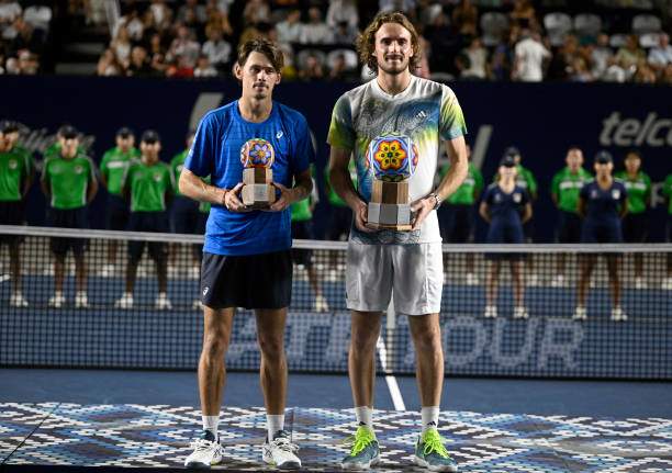 Tsitsipas (phải) đánh bại De Minaur ở mặt sân cứng của Acapulco đầu năm nay