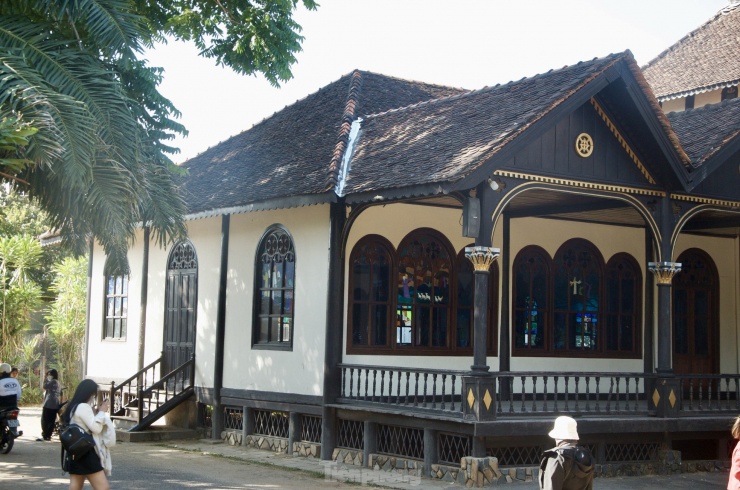 Chiêm ngưỡng nhà thờ hơn 100 tuổi đẹp nhất vùng Tây Nguyên - 1