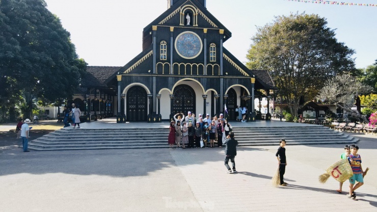 Chiêm ngưỡng nhà thờ hơn 100 tuổi đẹp nhất vùng Tây Nguyên - 2