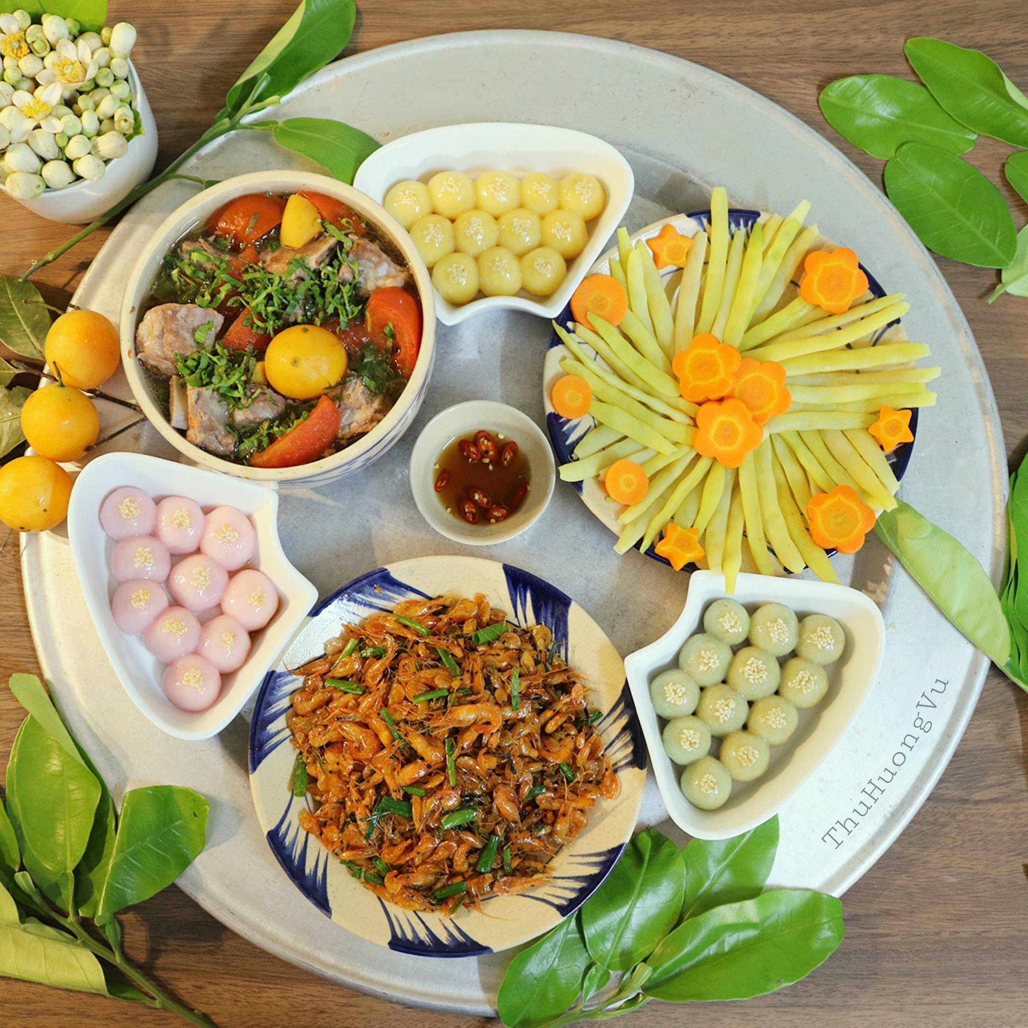 Canh sườn chua thanh trà + Tôm đồng rang + Đỗ luộc +&nbsp;Bánh trôi