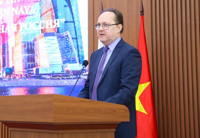 Đại sứ Nga tại Việt Nam Bezdetko Gennady Stepanovich phát biểu tại sự kiện. (Ảnh: VUFO)