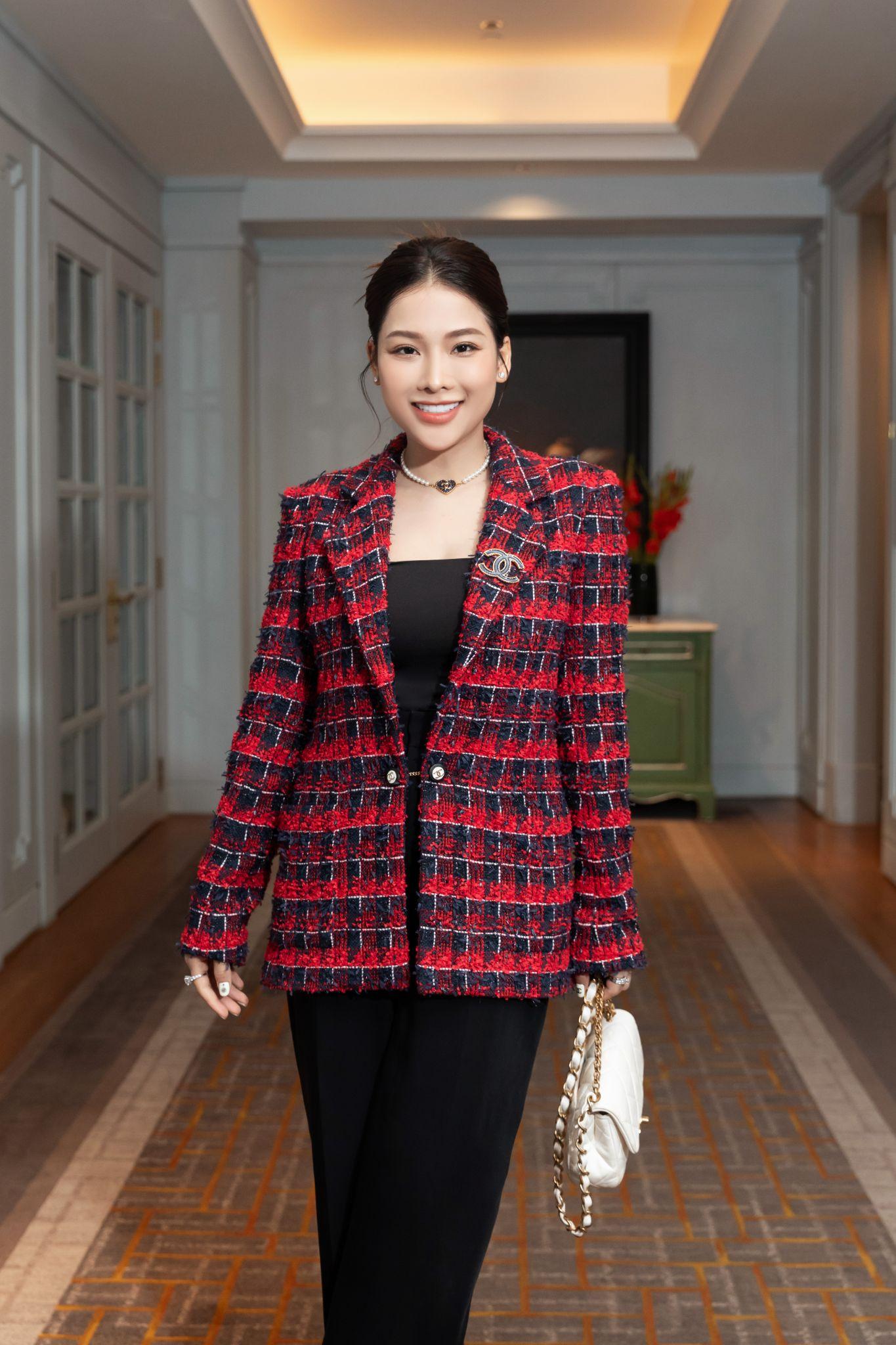 Ruby Huynh xuất hiện sang trọng khi mix&amp;match các items của thương hiệu đình đám Chanel