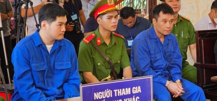 Hai bị cáo tại phiên toà. Ảnh: VH.